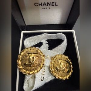 ARCHIVAL ‘84 CHANEL COLLECTION 23 SUNBURST CC BUTTON EARRINGS-FULL BOX SET